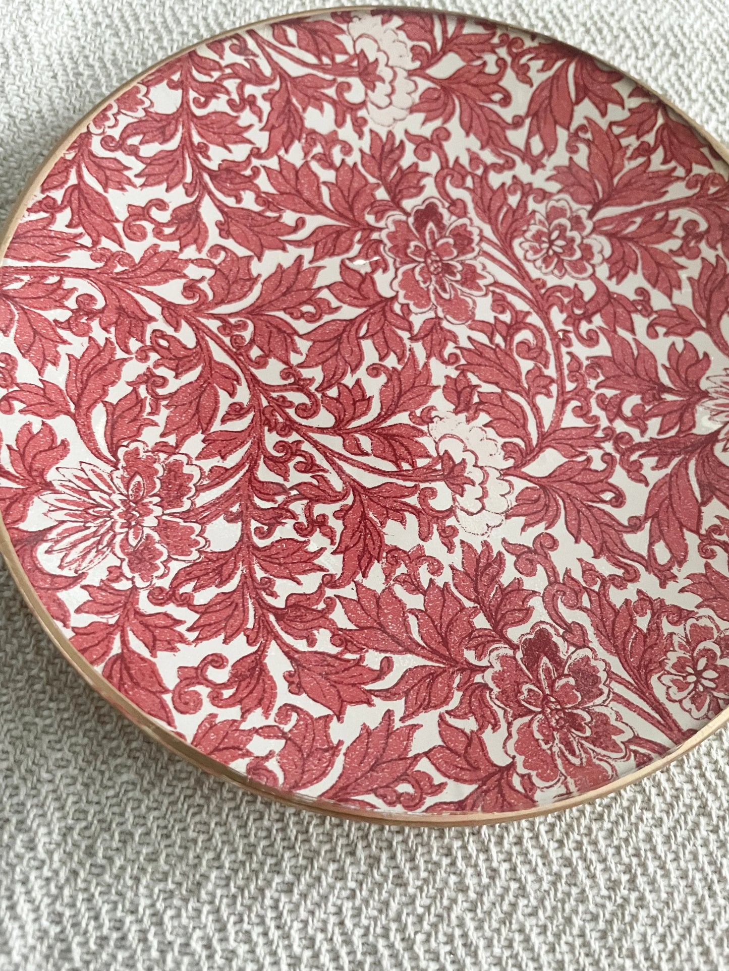 Red Flowers Round Plate