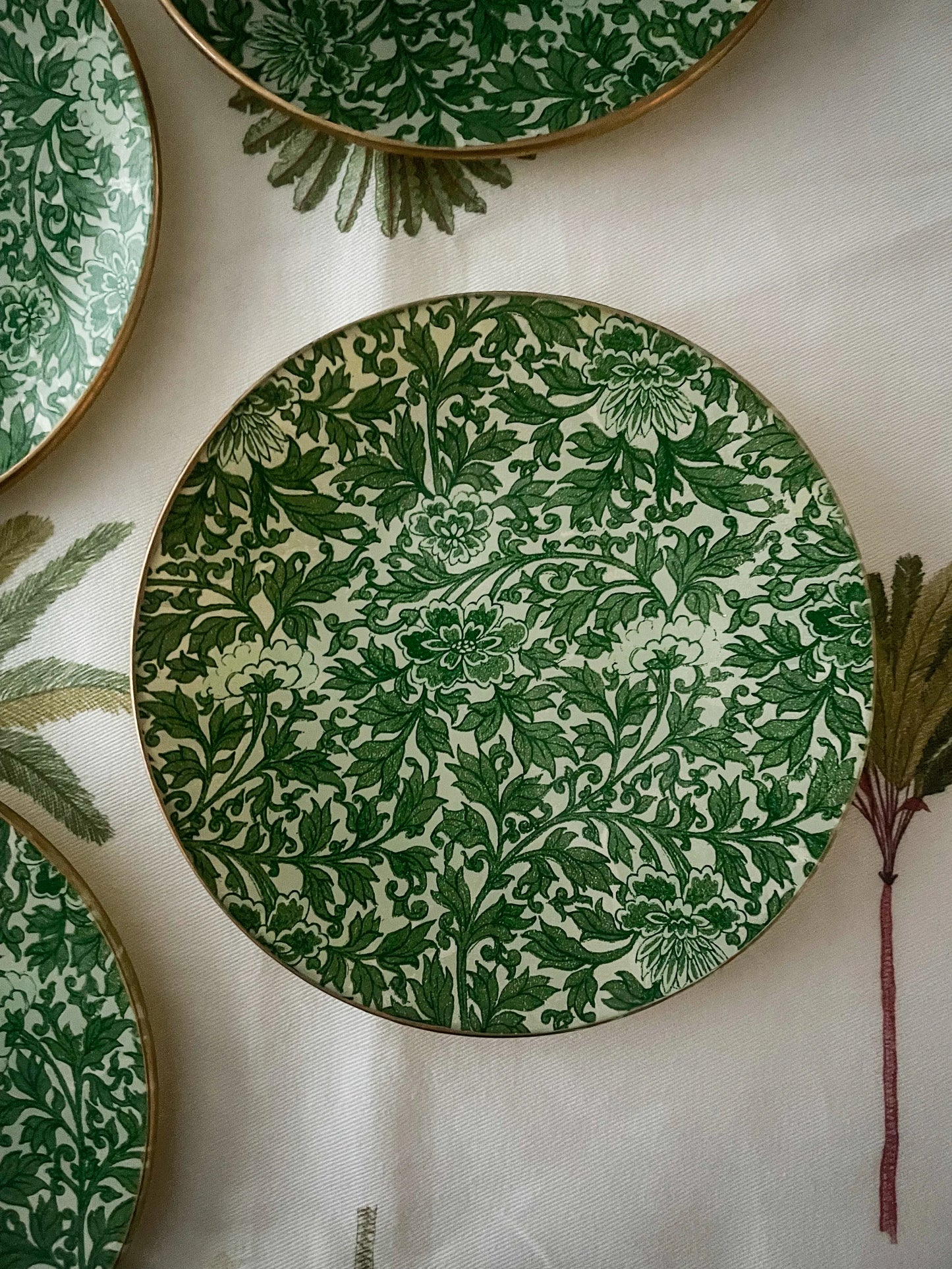 Green Flowers Round Plate